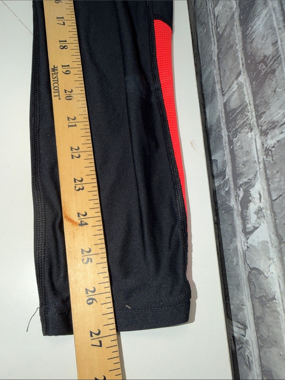 Under Armour Black Leggings with colored Lower Panels - Picture 6 of 8